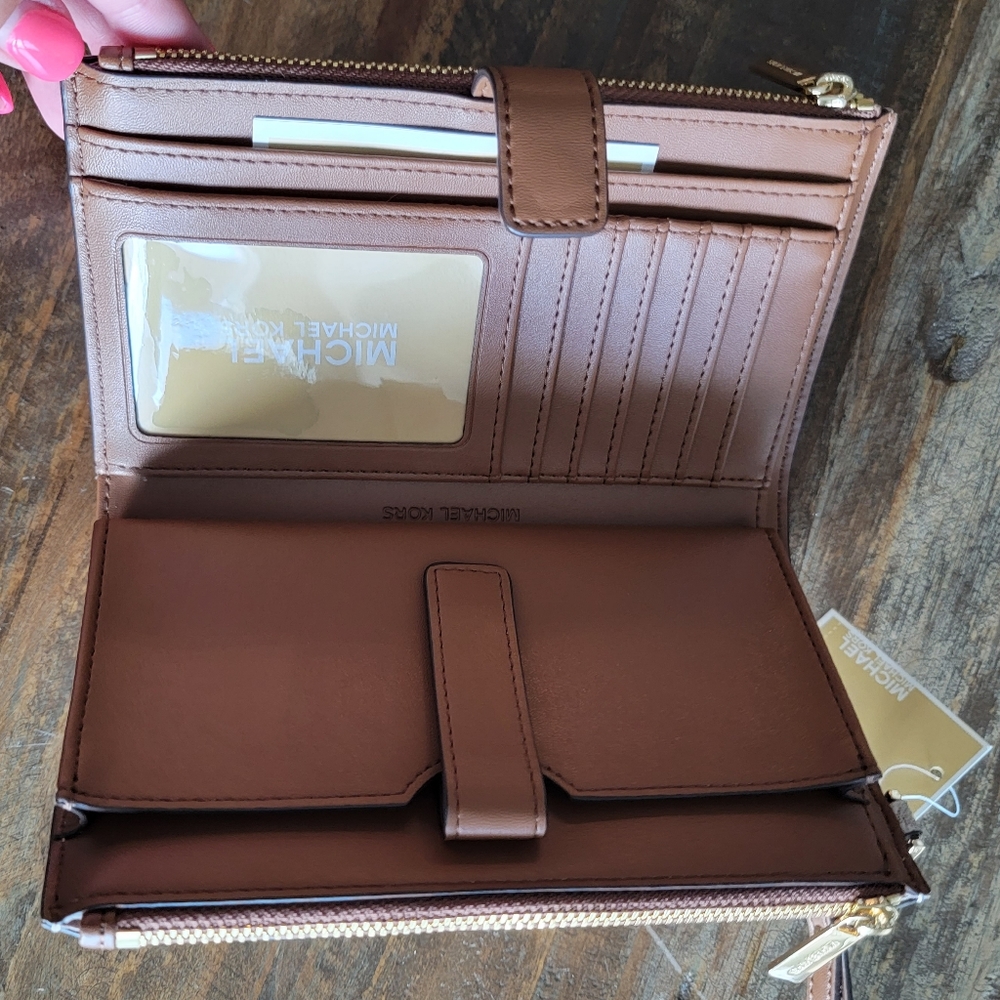 💥NEW! Michael Kors Wristlet - Picture 4 of 10